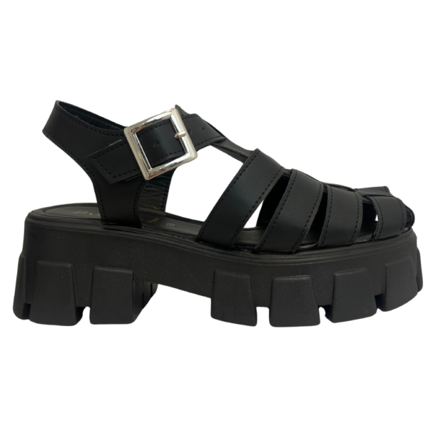 Sandalias ultra chunky color negro con correas en las parte superior.