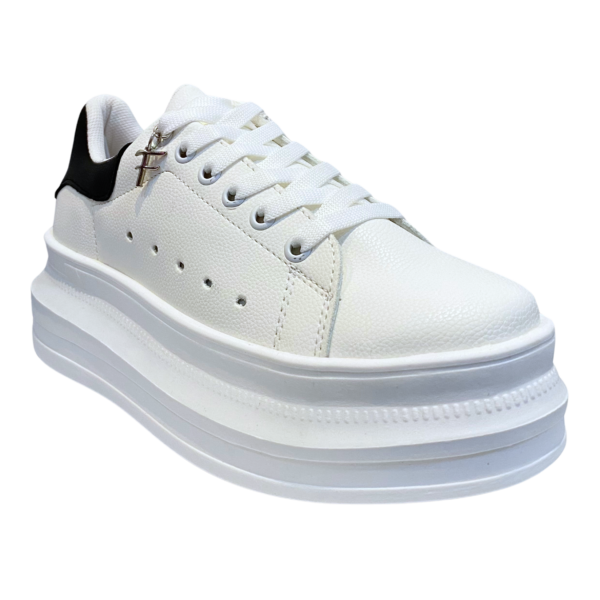 Tenis de plataforma blancos con negro