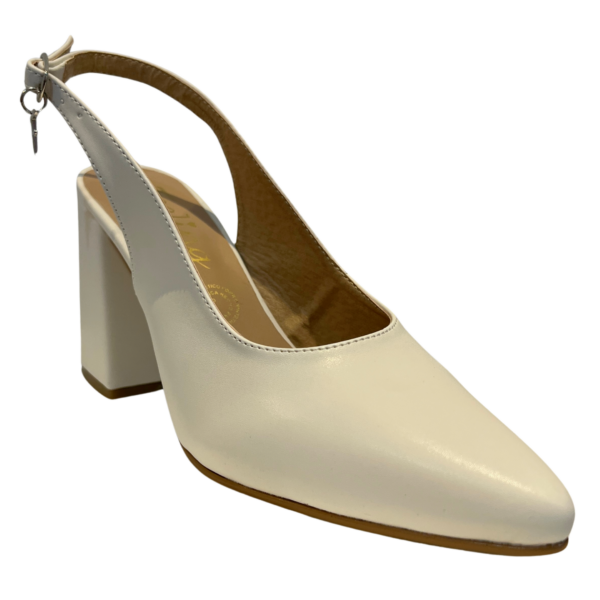 Tacones beige con punta afilada