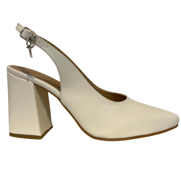 Tacones beige con punta afilada